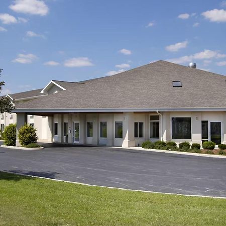 Lakewood Inn & Suites Dowagiac Екстериор снимка