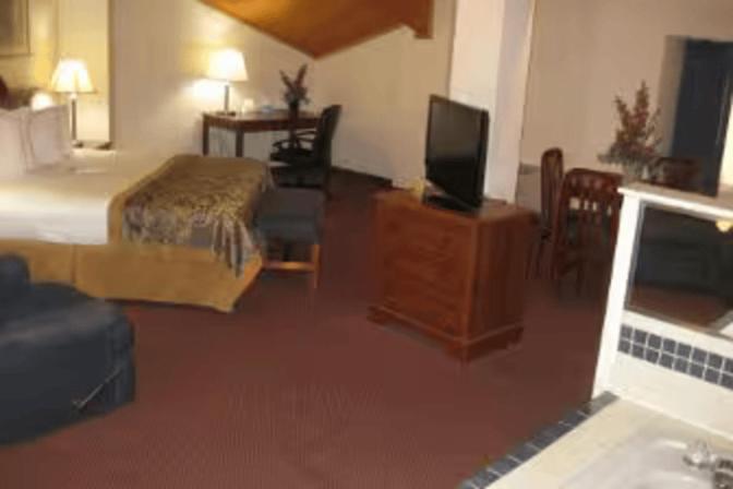 Lakewood Inn & Suites Dowagiac Екстериор снимка